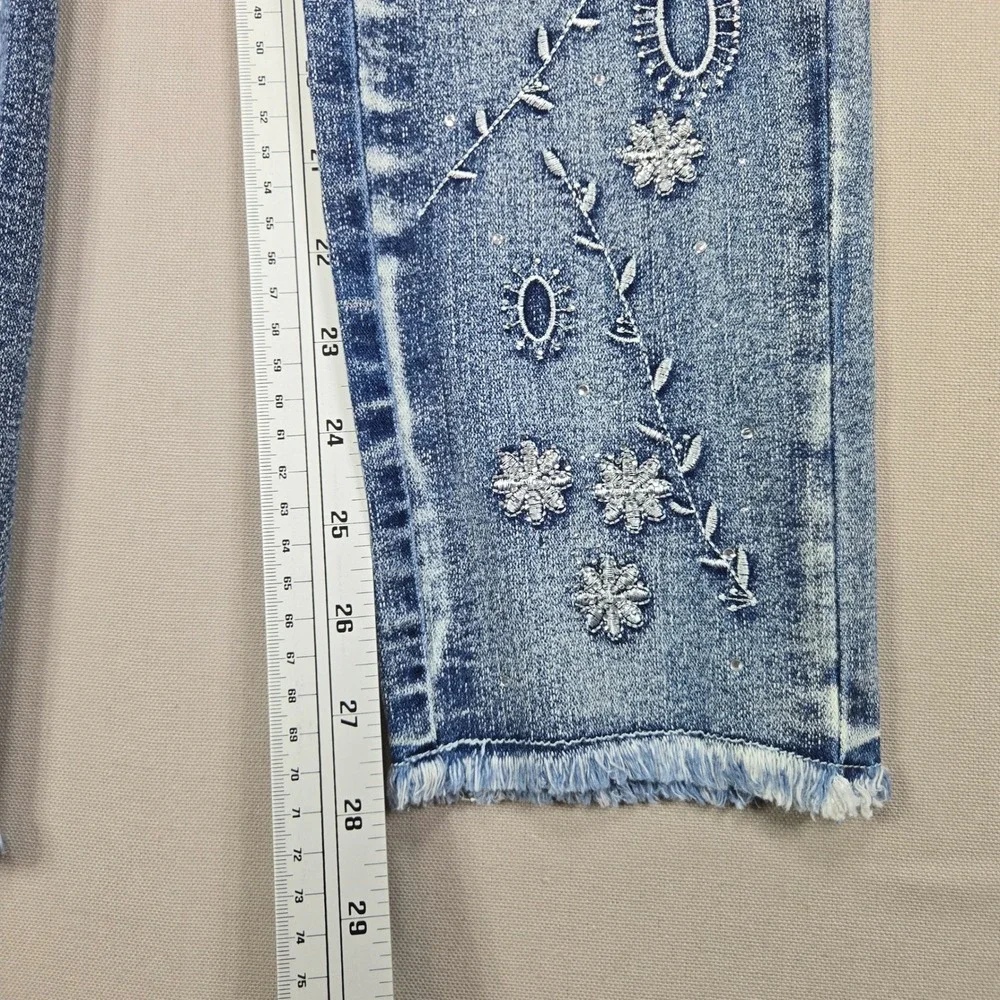 GG Jeans Ankle Pants Floral Embroidered Sequin Light Wash Blue Women Size 8 - Picture 14 of 15